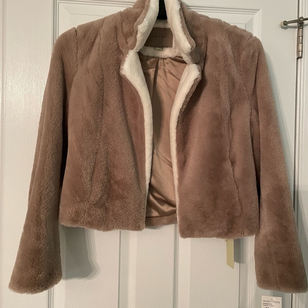 Adorable Crop faux fur jacket, super soft!